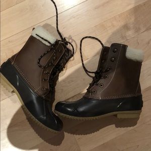 London Fog women duck boots brand new!